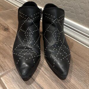Black boot